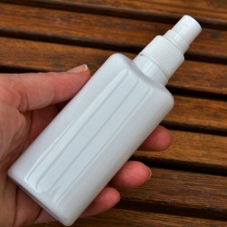Láhev oval 115 ml se sprejem bílá